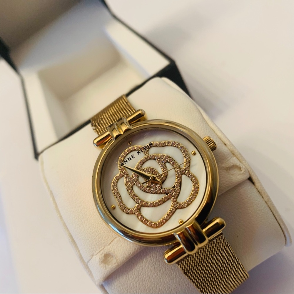 💎5/$25💎 Anne Klein Flower Gold Watch for Women